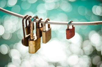 is it safe to backup private key offline